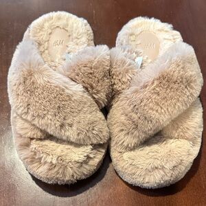 H&M Women's Tan Plush Slippers, Size 8M